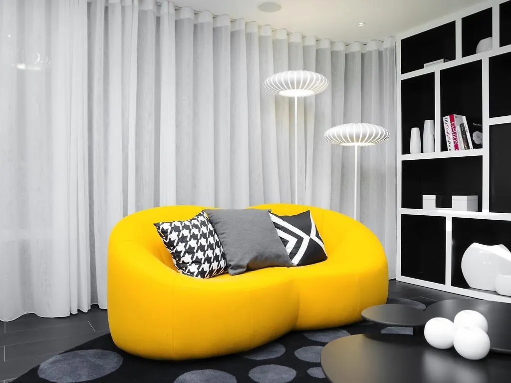 ****  Hotel Ekta Champs Elysees Paris Fransa