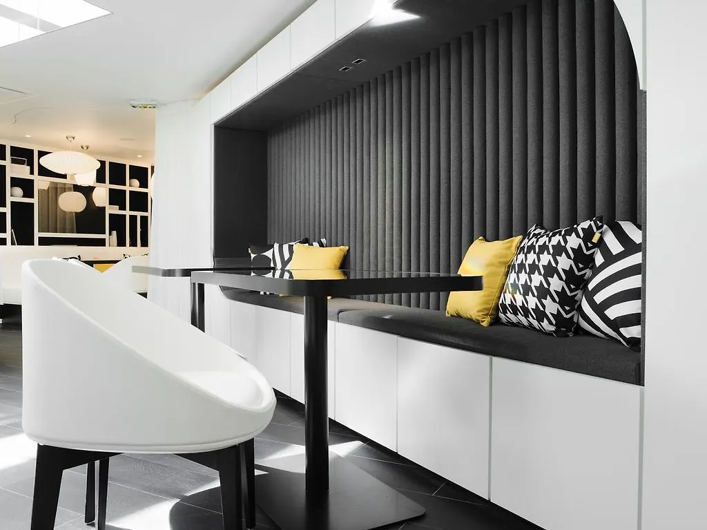 ****  Hotel Ekta Champs Elysees Paris France