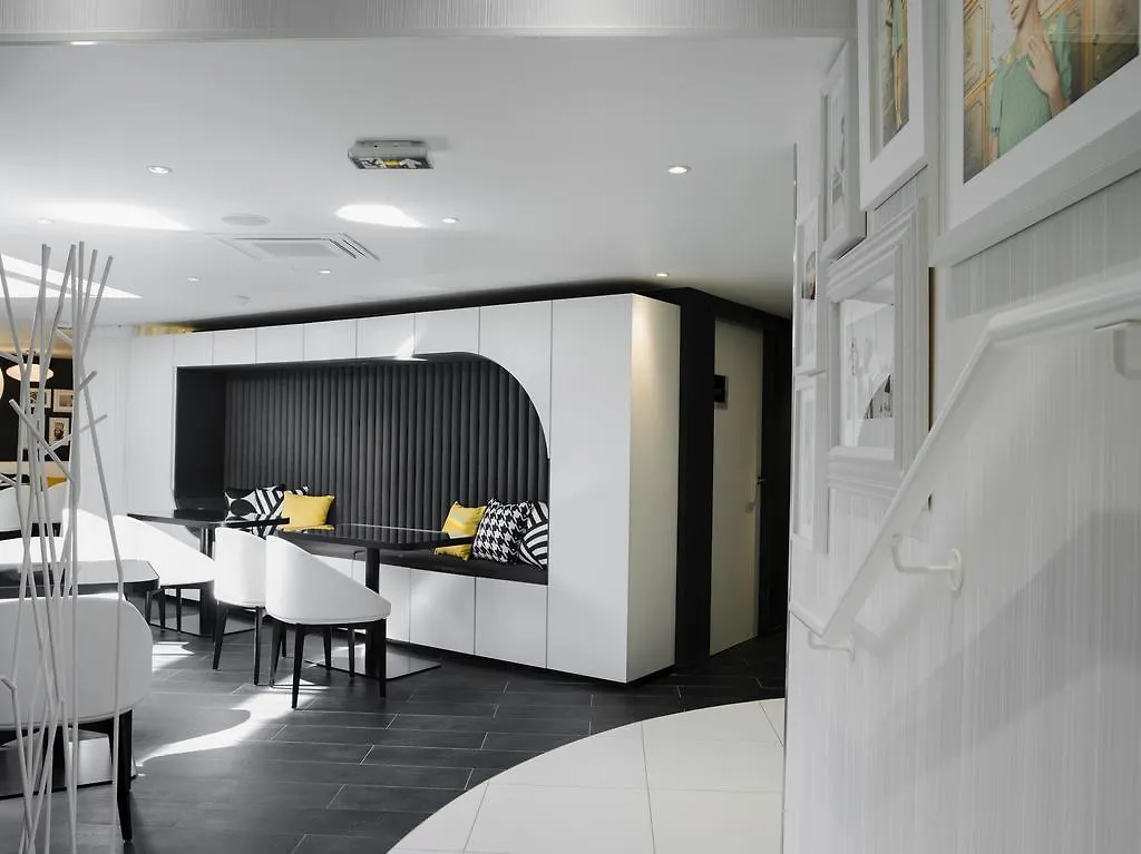 Hotel Ekta Champs Elysees Paris Fransa