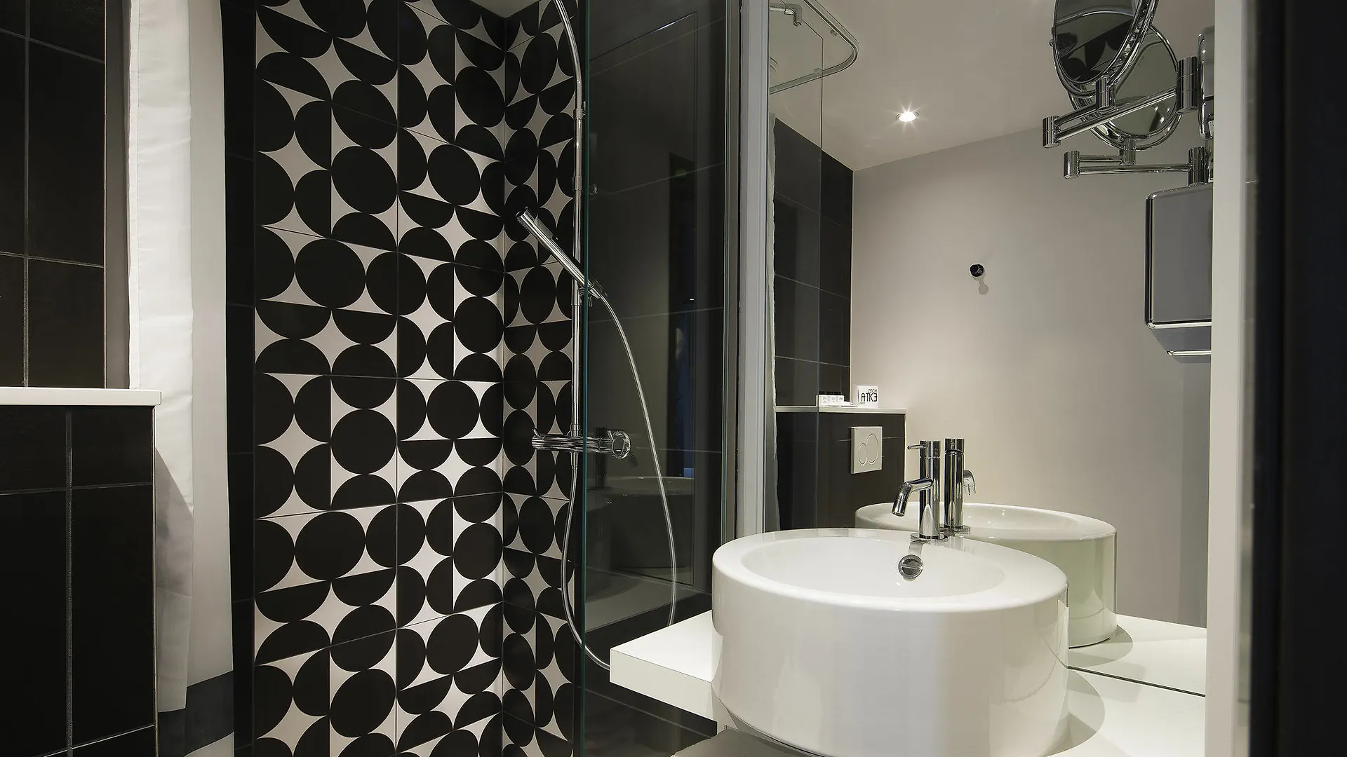 ****  Hotel Ekta Champs Elysees Paris Fransa