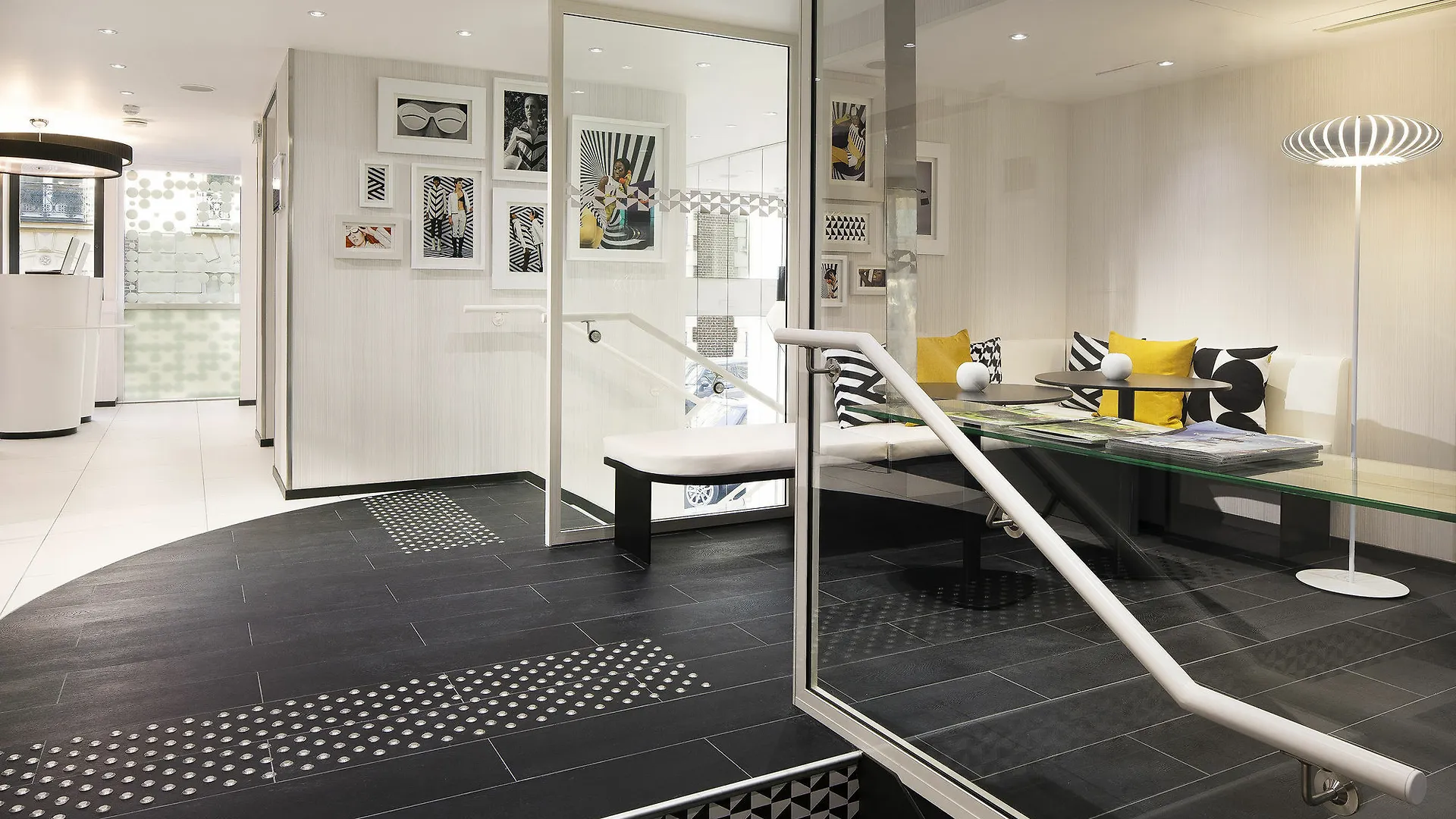 Hotel Ekta Champs Elysees Paris Fransa