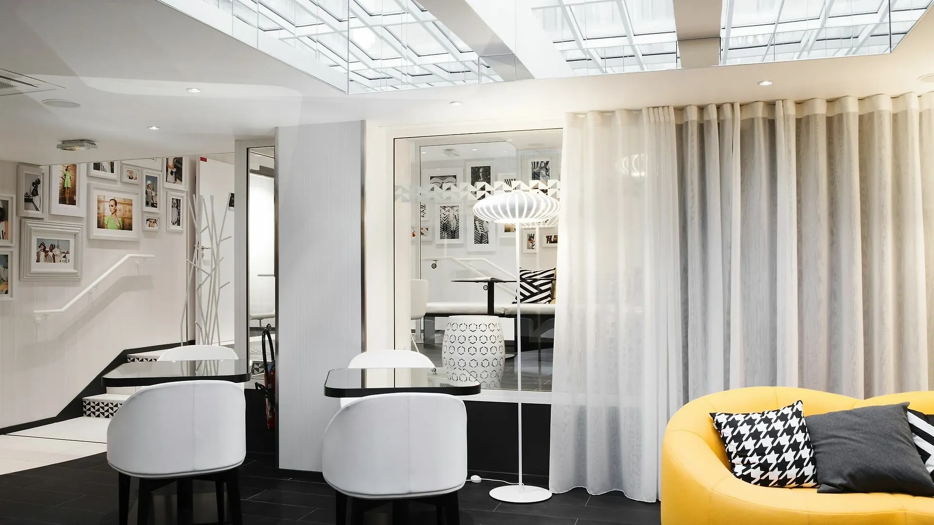 ****  Hotel Ekta Champs Elysees Paris France