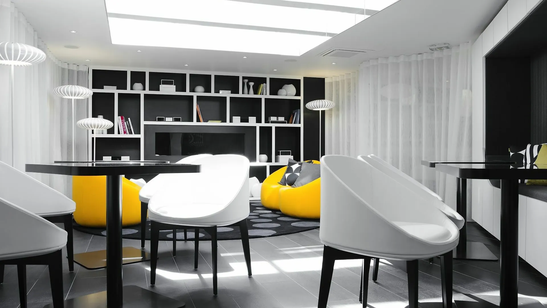 Hotel Ekta Champs Elysees Paris